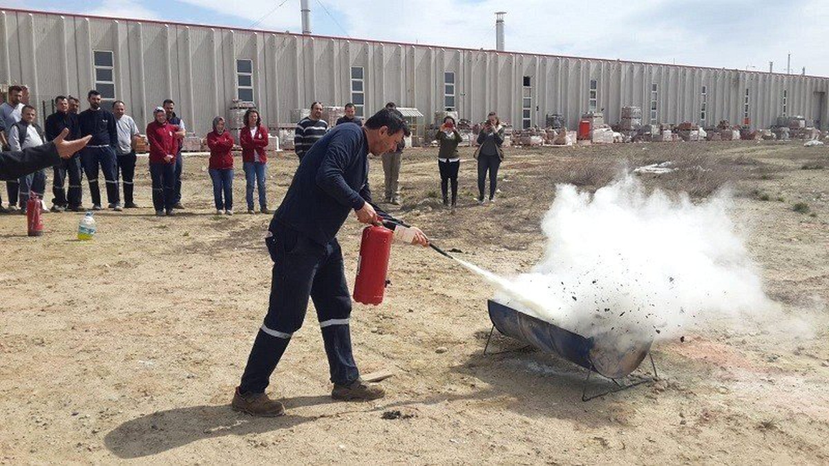 Özel Sektör Personeline ve Öğrencilere Afet ve Acil Durum Eğitimi Verildi