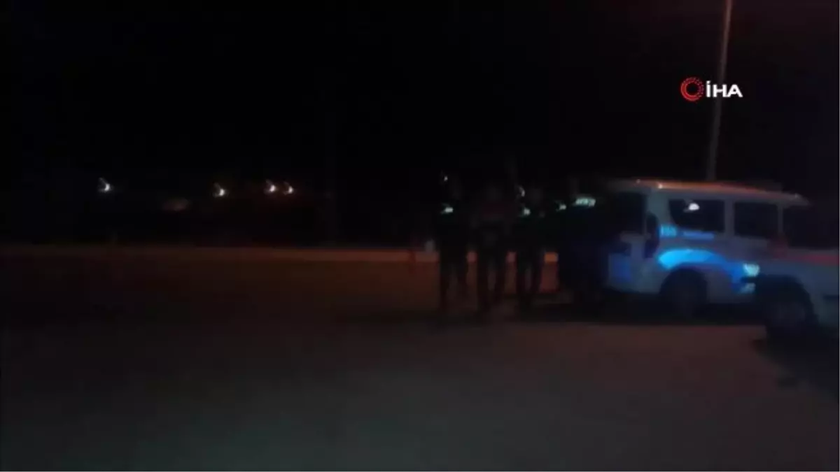 Polis Barikatını Aşamayan Minibüste 21 Kaçak Yakalandı