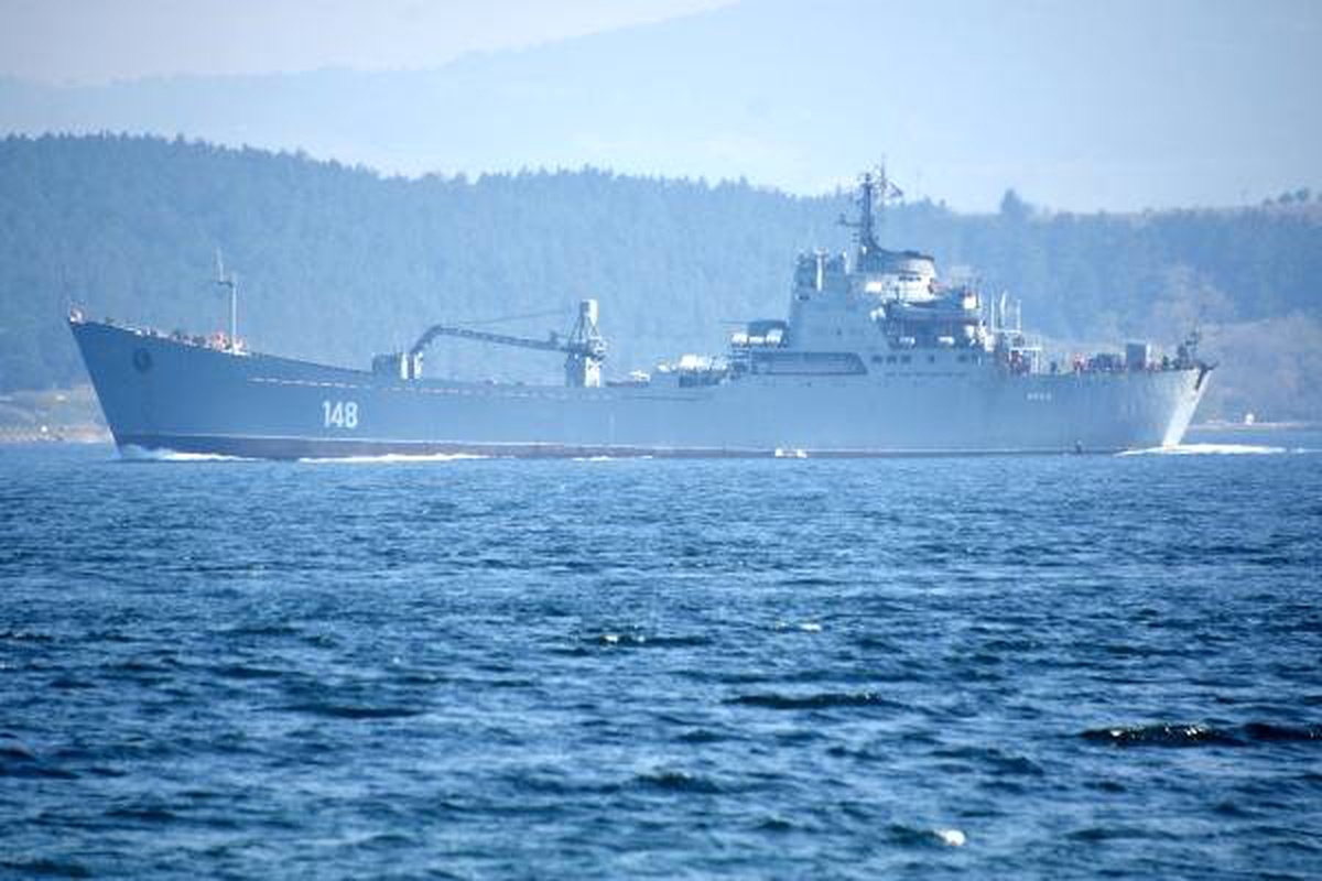 Rus Askeri Gemisi \'Orsk\' Çanakkale Boğazı\'ndan Geçti