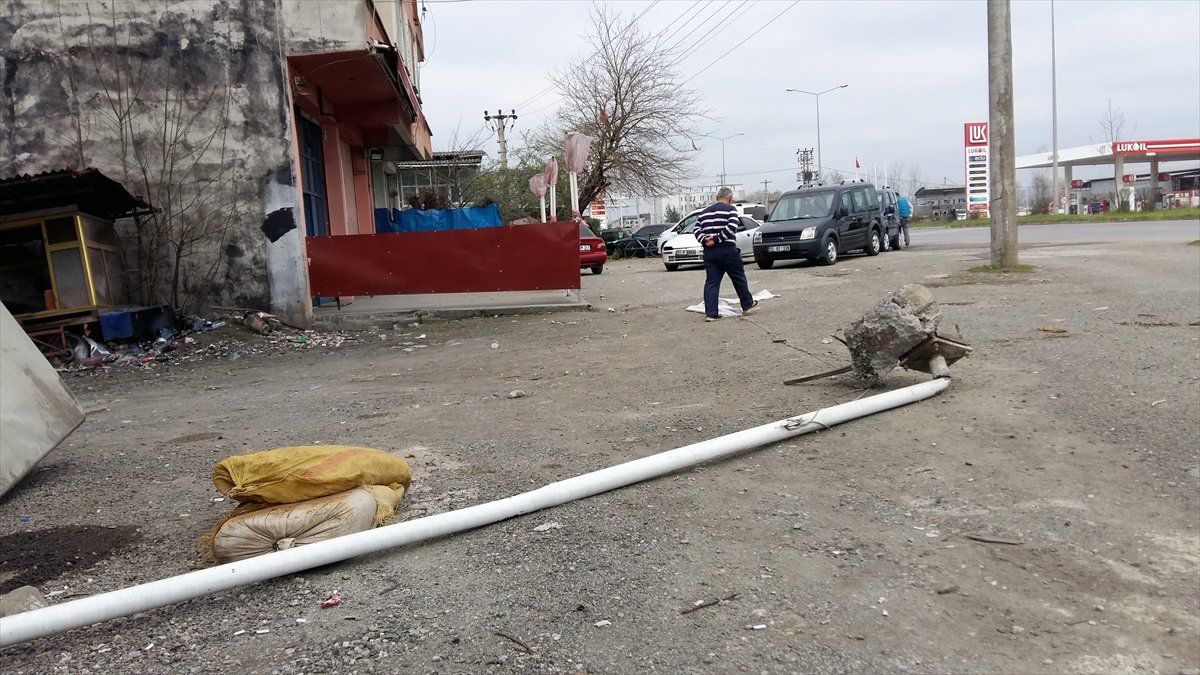 Samsun\'da Otomobil Devrildi: 2 Yaralı