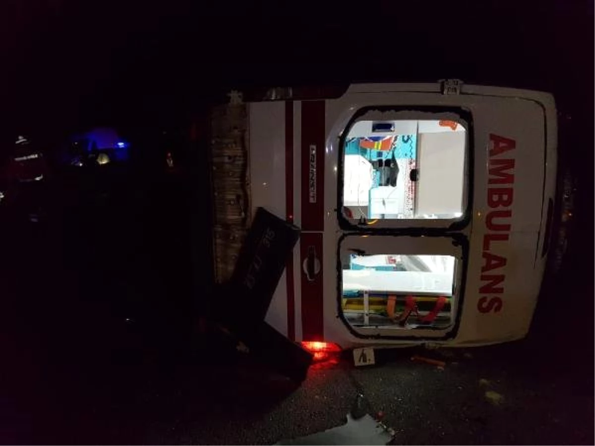 Şanlıurfa\'da Ambulans ile Otomobil Çarpıştı: 8 Yaralı