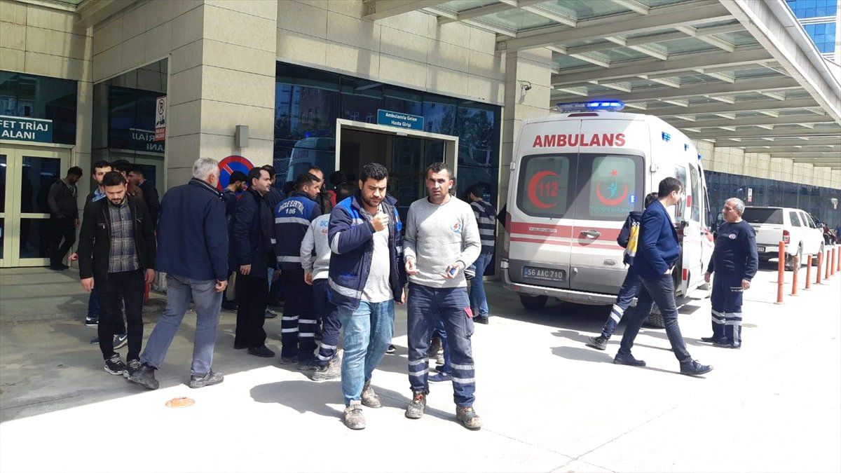 Siirt\'te Elektrik Direği Devrildi: 1 İşçi Öldü