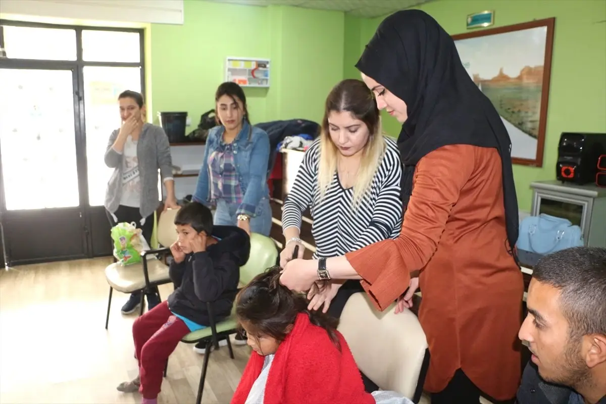 Silopi\'de Engelli Öğrencilere Saç Bakımı