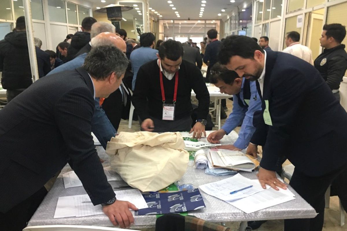 Şişli İlçe Seçim Kurulunda Geçersiz Oyların Sayımı Sürüyor