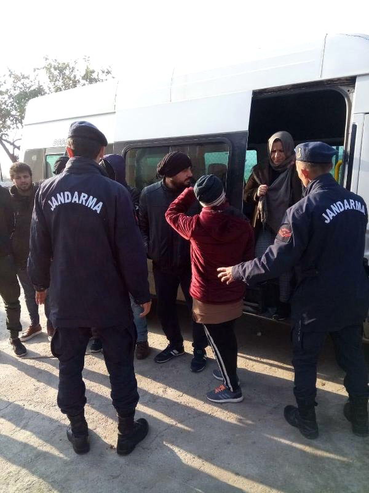 Söke\'de, Otobüste 43 Kaçak Göçmen Yakalandı