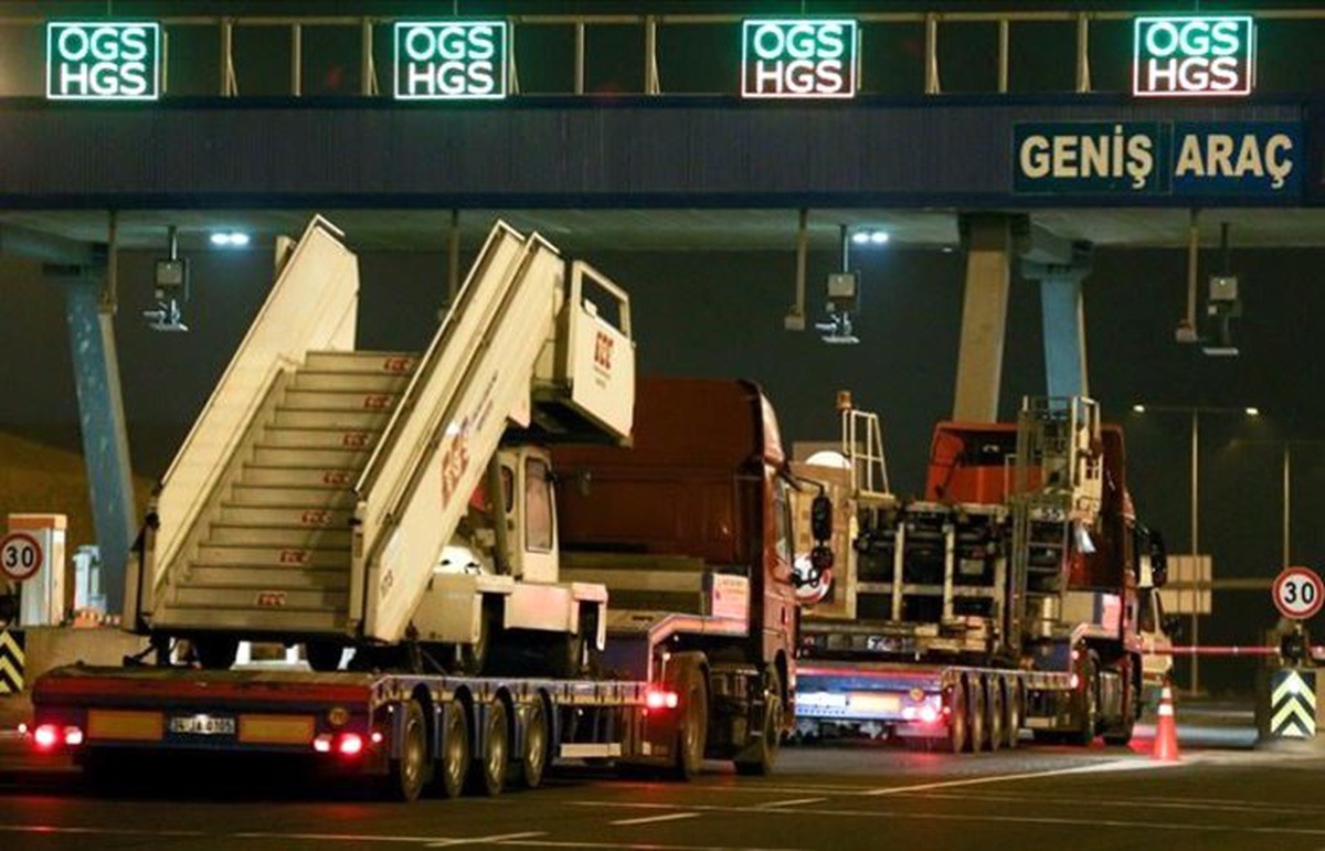 Tırlar İstanbul Havalimanı\'na gelmeye başladı