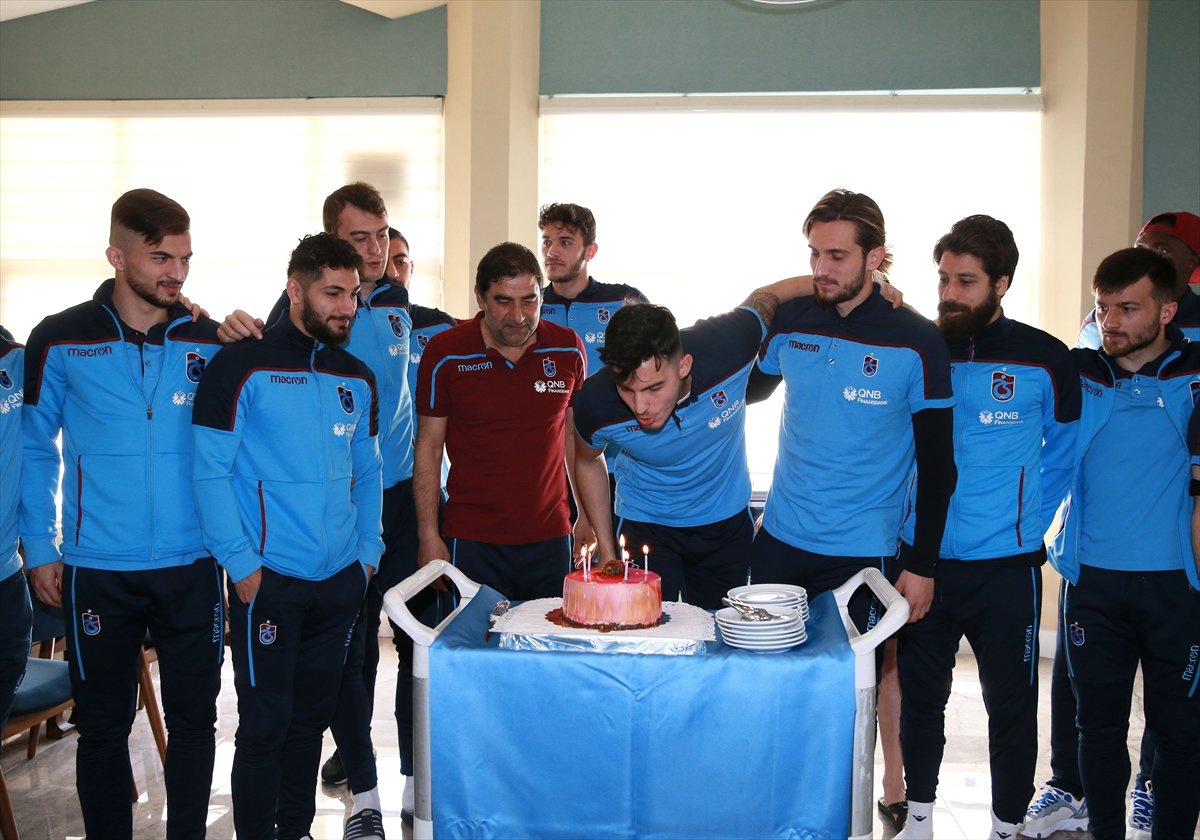 Trabzonspor\'da Uğurcan\'a Doğum Günü Kutlaması