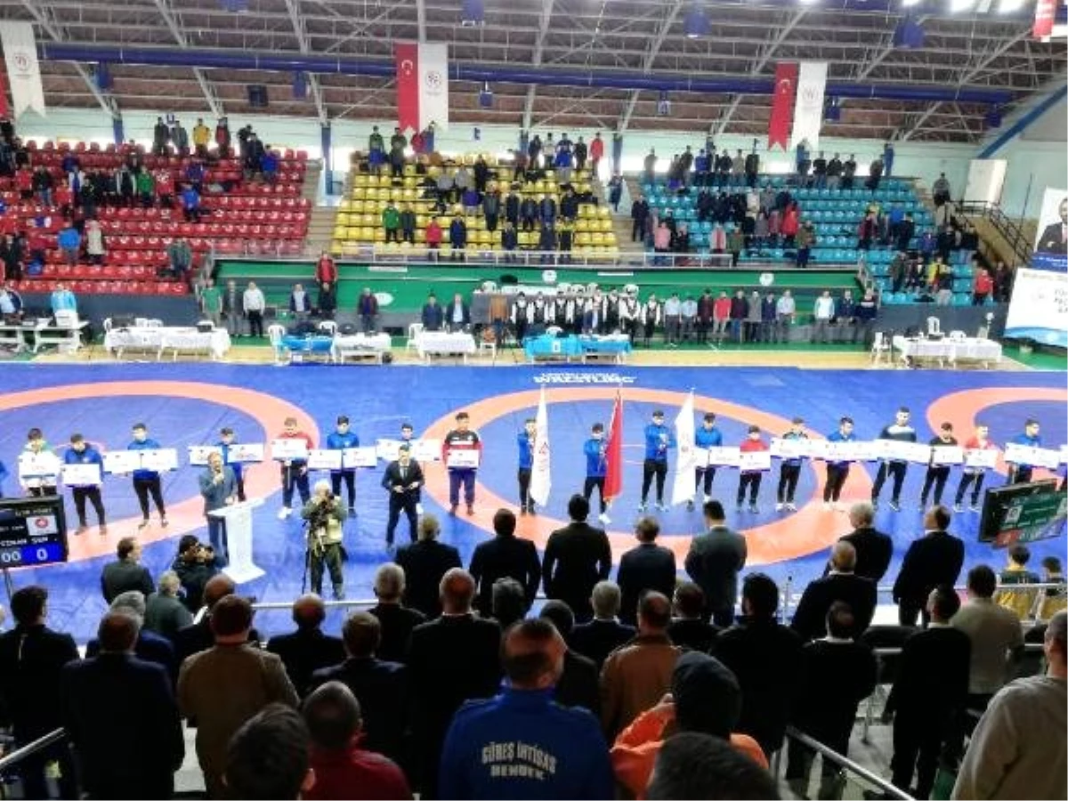 Türkiye Gençler Grekoromen Güreş Şampiyonası Sakarya\'da Başladı