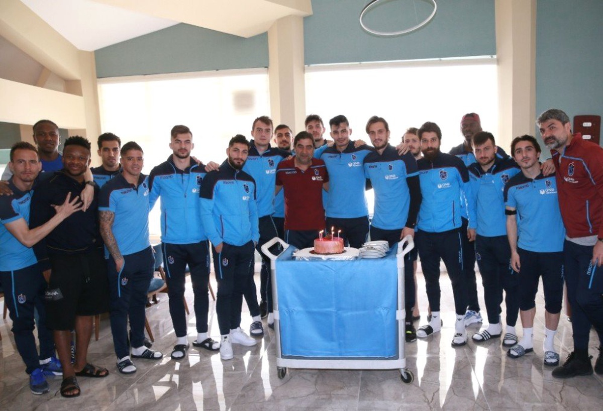 Uğurcan Çakır\'a, Antalyaspor Maçı Öncesi Doğum Günü Sürprizi