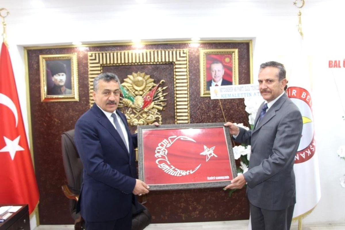 Ülkü Ocaklarından, Başkan Tutal\'a Hayırlı Olsun Ziyareti