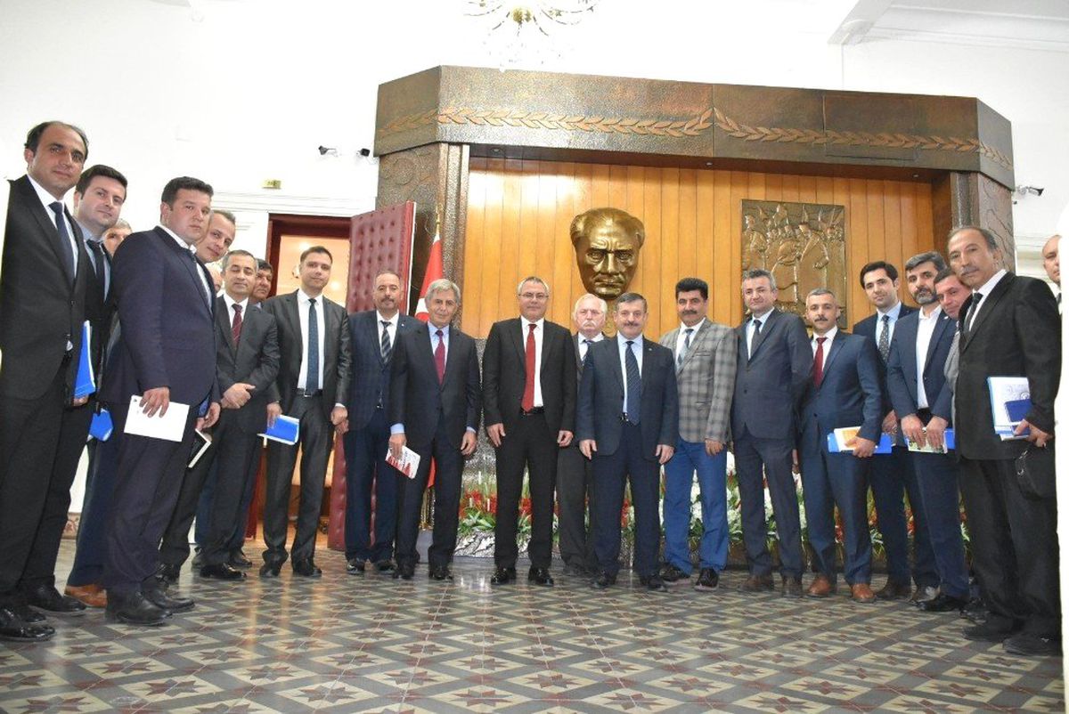 Vali Deniz Ortaokul Müdürleriyle Bir Araya Geldi