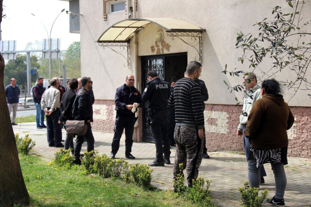 6. Kattaki Evinin Penceresinden Apartman Boşluğuna Düşen Adam Öldü