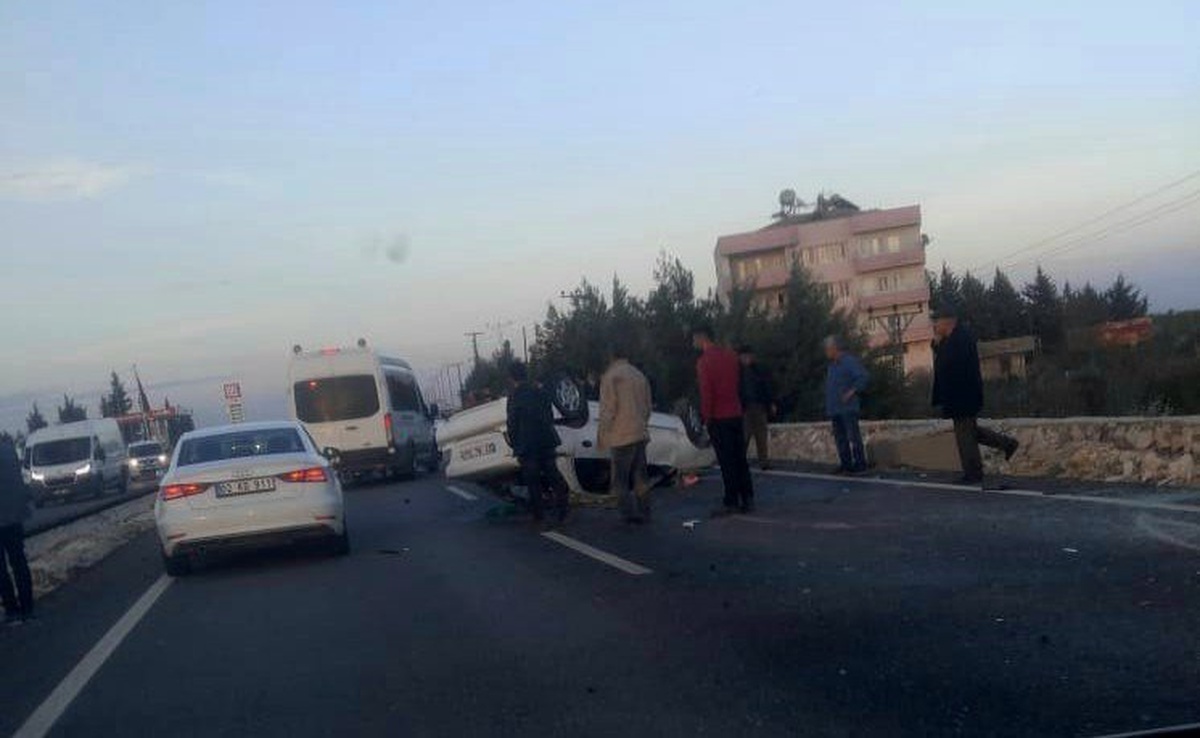 Adıyaman\'da Otomobil Takla Attı: 4 Yaralı