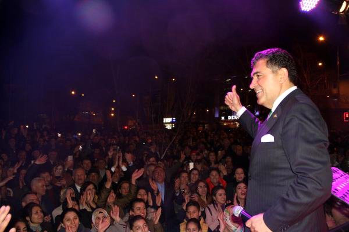 Ardahan\'da Sanatçı Başkandan Konserli Kutlama