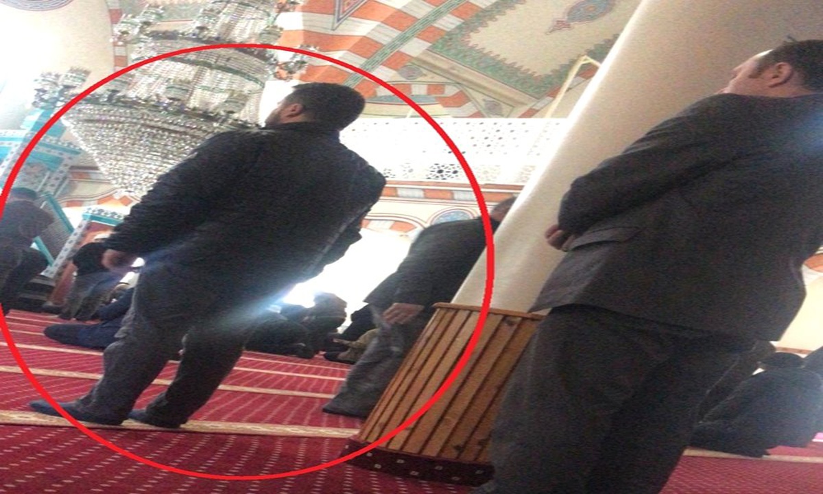 Asayiş Müdürünün Önünde Saf Tutunca Çıkışta Yakalandı