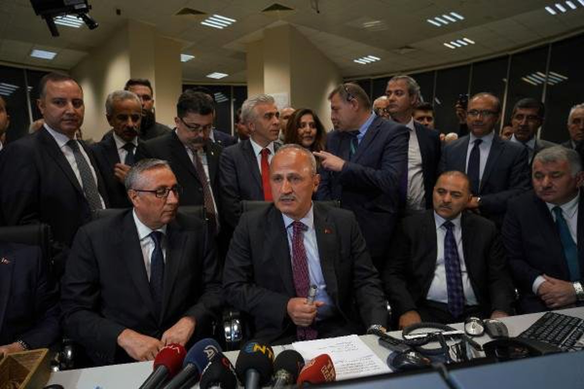 Atatürk Havalimanı\'ndaki Tarihi Son Uçuşun Kalkış İznini Bakan Turhan Verdi