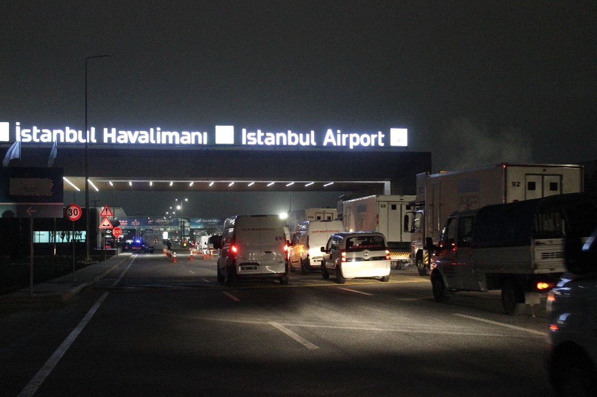 Atatürk Havalimanı\'ndan Yola Çıkan Dev Konvoy İstanbul Havalimanı\'na Ulaştı