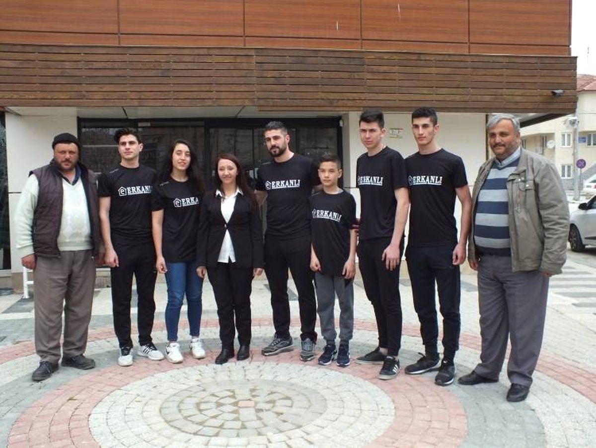 Başkan Tekin Kickboks Takımı\'nı Antalya\'ya Uğurladı