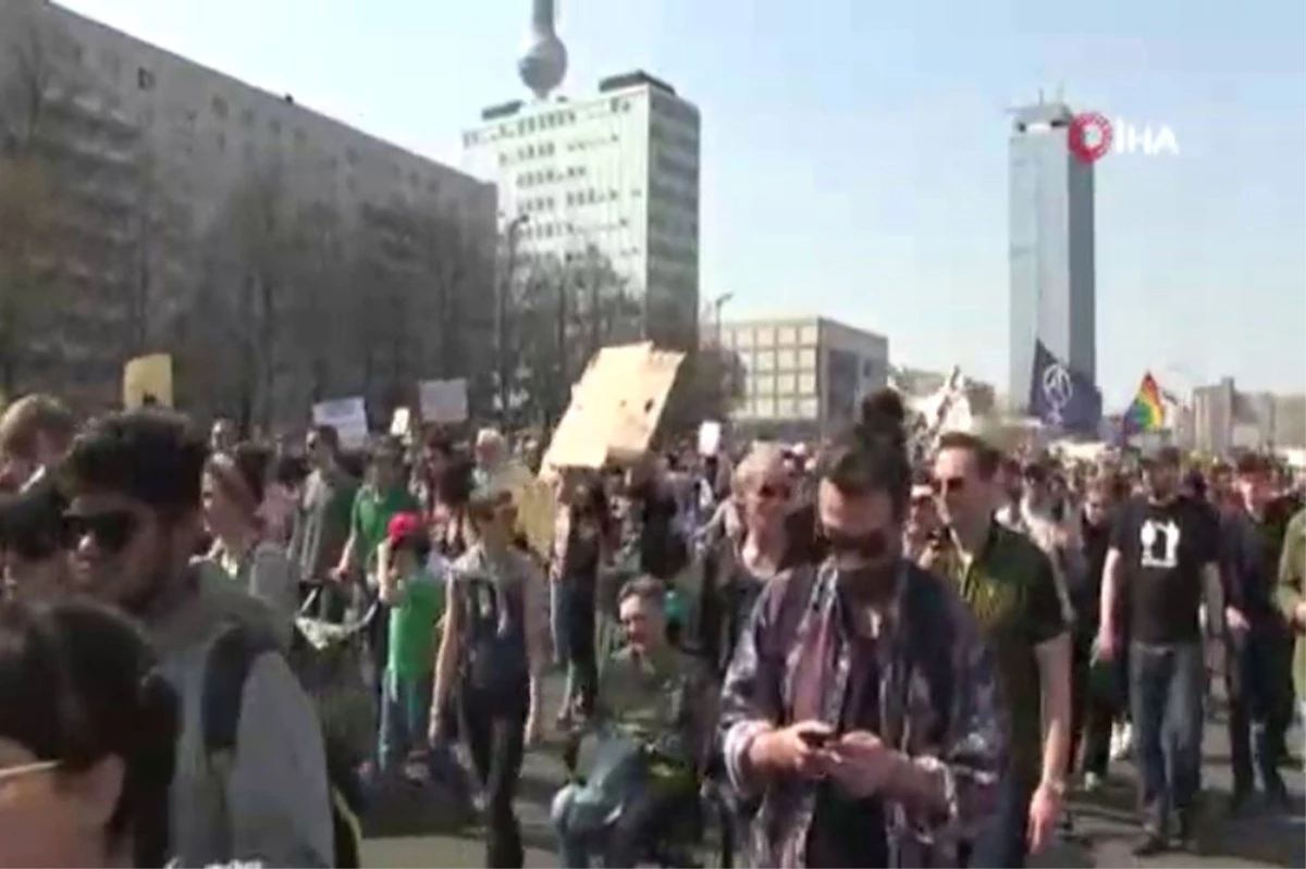 Berlin\'de Artan Kiralar Protesto Edildi