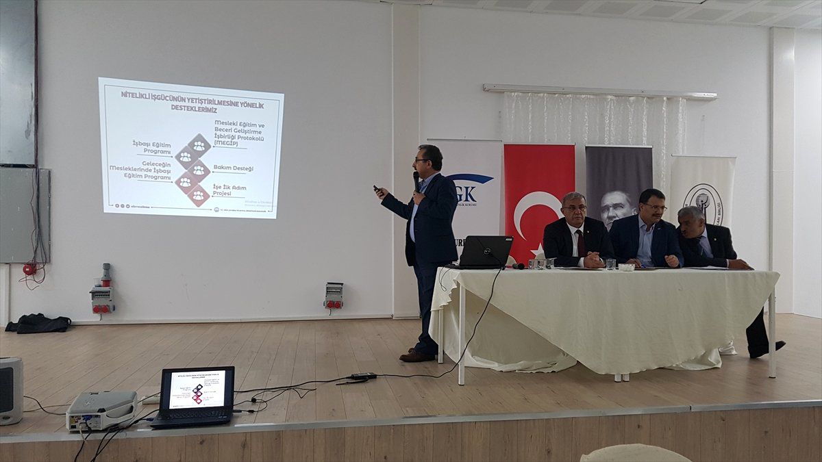 Burdur Esnaf ve Sanatkarlar Odaları Birliği Eğitim Semineri Düzenledi