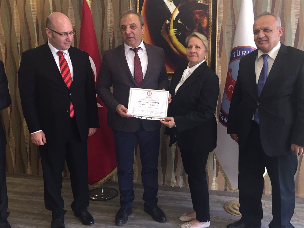 Darıca\'nın İlk Kadın Mahalle Muhtarı Göreve Başladı