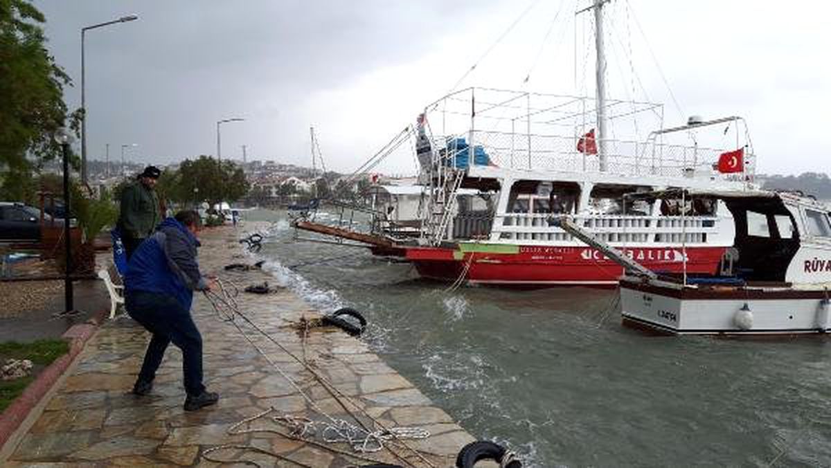 Datça\'da Kuvvetli Rüzgar Etkili Oluyor