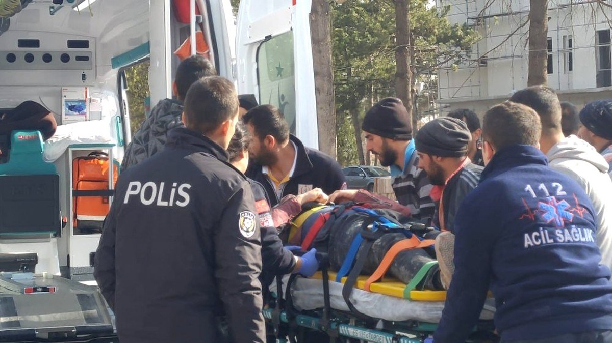 Dengesini Kaybeden İşçi 8 Metre Yükseklikten Düştü