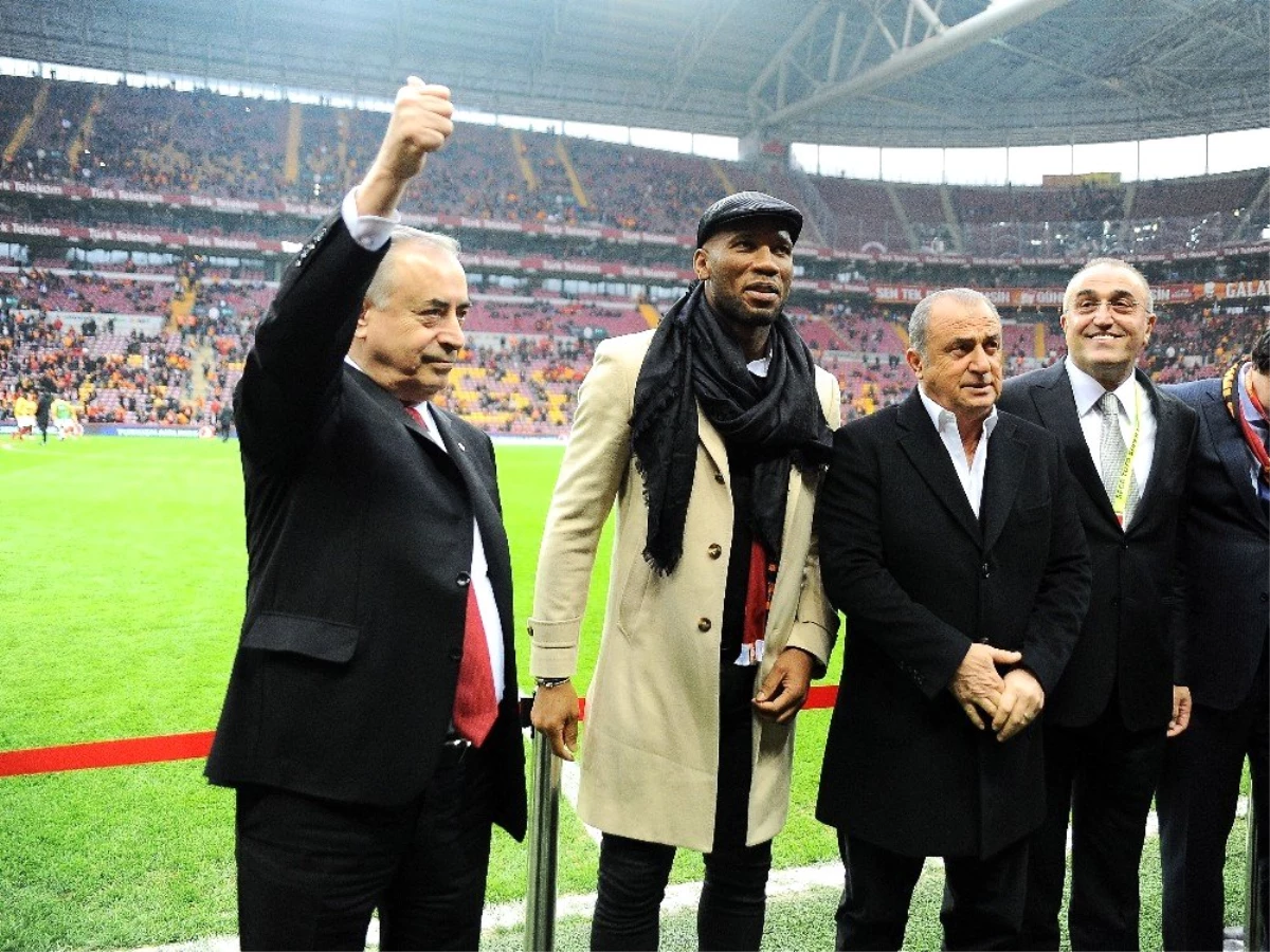 Didier Drogba\'ya Plaket Verildi