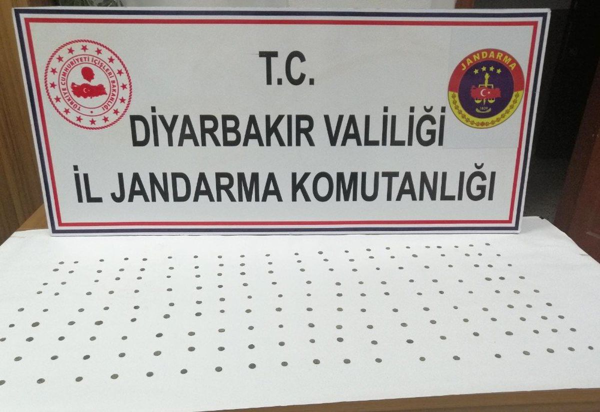 Diyarbakır\'da Roma Dönemine Ait 180 Adet Sikke Yakalandı