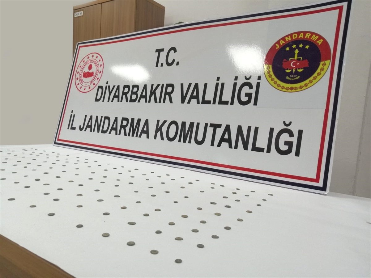 Diyarbakır\'da Roma Dönemine Ait 180 Sikke Ele Geçirildi