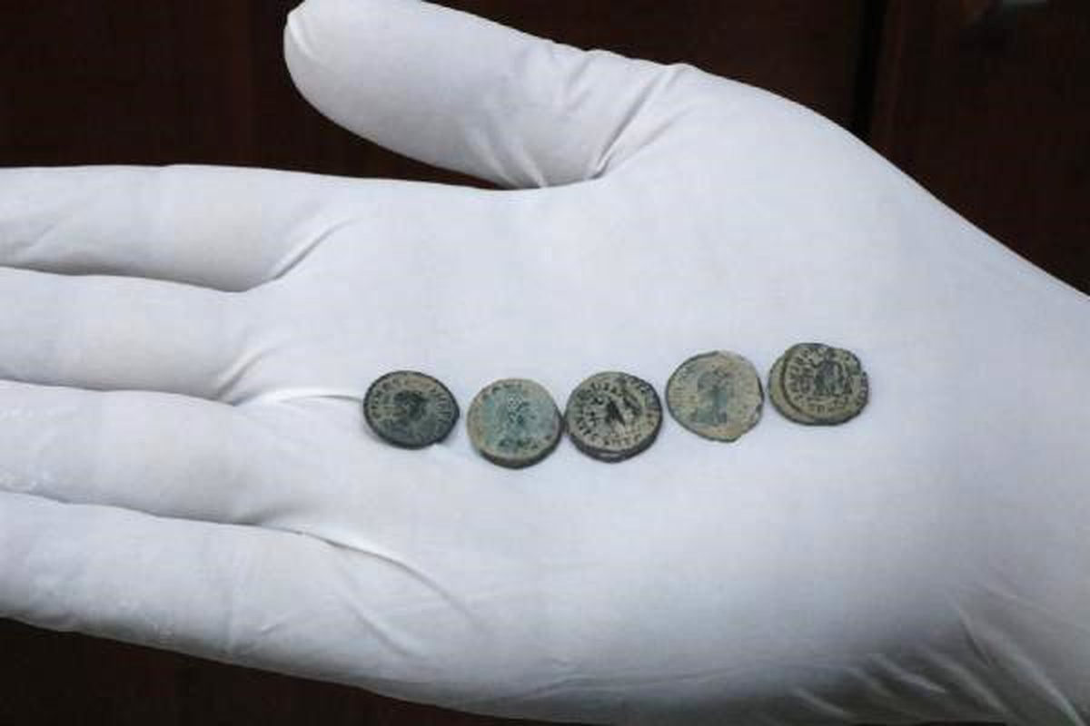 Diyarbakır\'da Roma Dönemine Ait 180 Sikke Ele Geçirildi