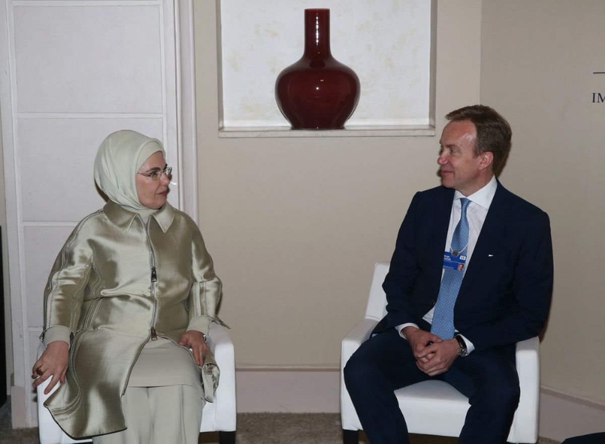 Emine Erdoğan Dünya Ekonomik Forumu Başkanı ile Görüştü