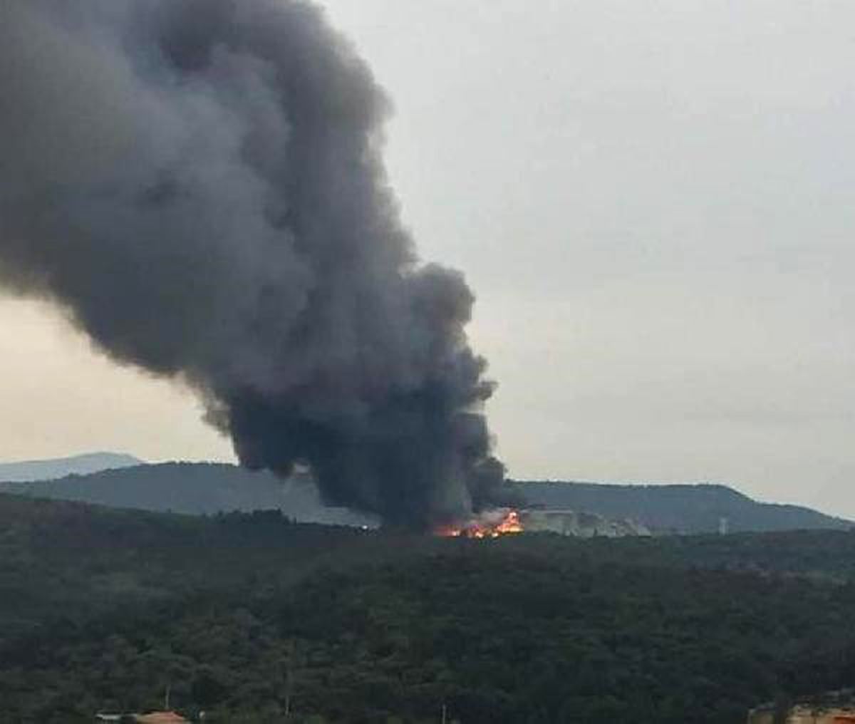 Foça\'da Cüruf Depolama Alanında Yangın