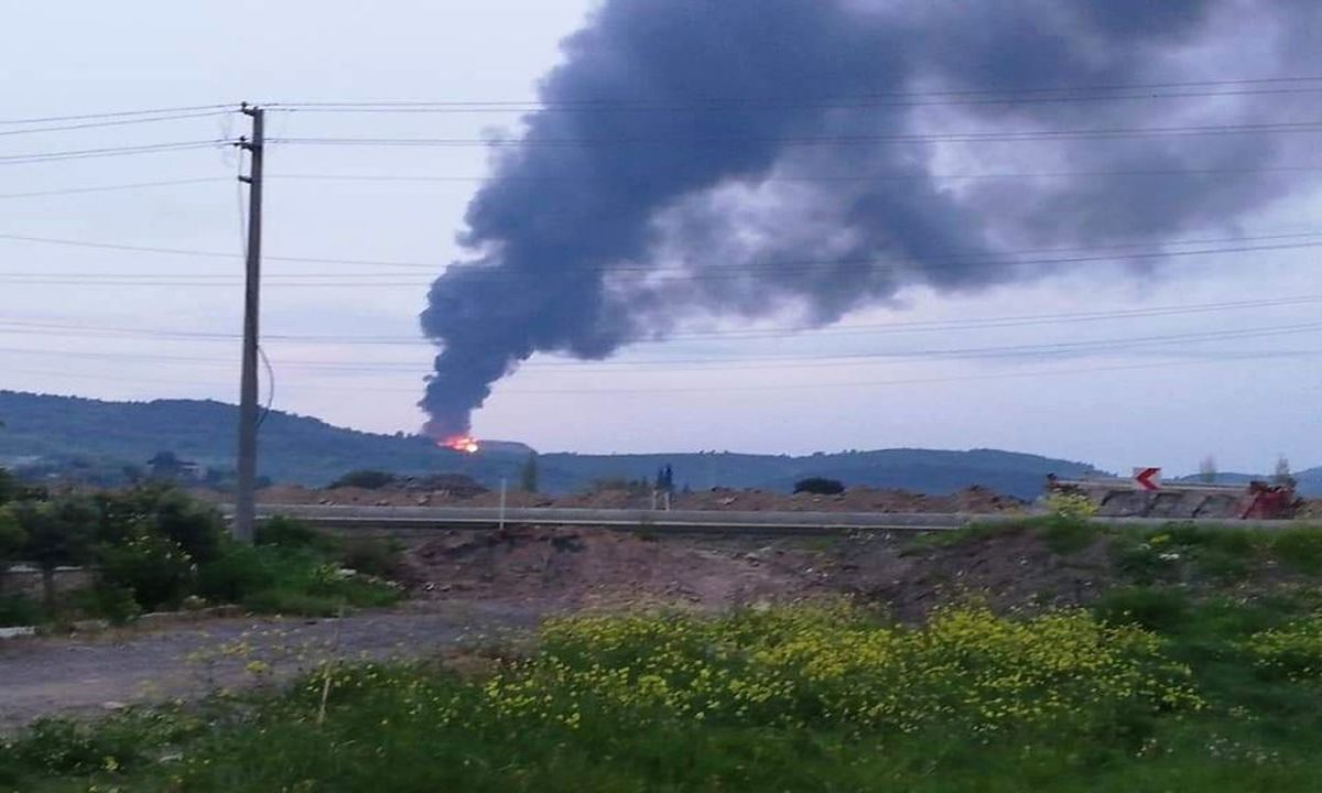 Foça\'da Geri Dönüşüm Depolama Alanında Yangın
