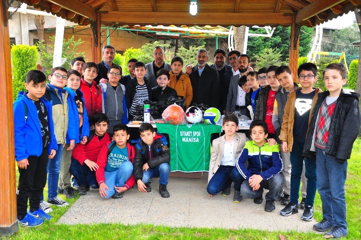 Geleceğin Hafızlarına Spor Malzemesi Desteği