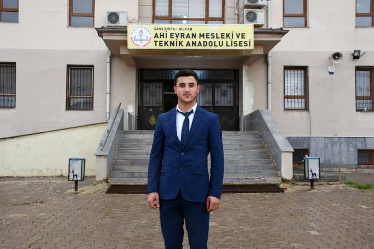Liseli Uğur, 18 Yaşında Muhtar Oldu