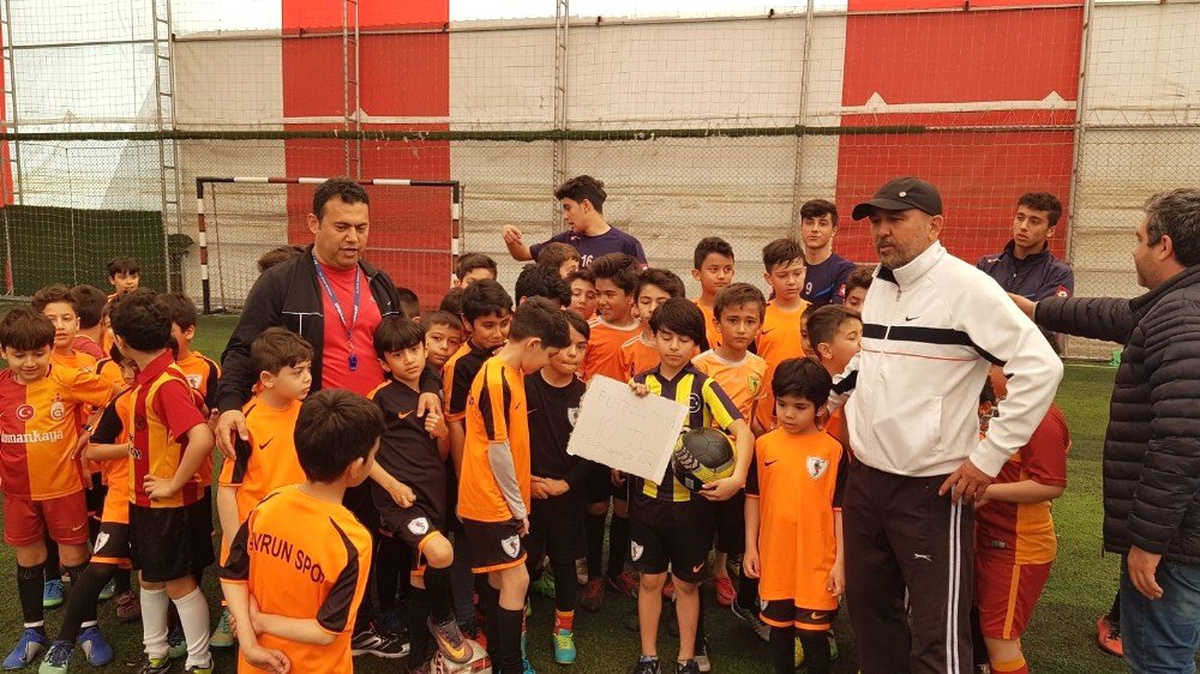 Minik Taraftar Topunu Satıp Fenerbahçe\'ye Bağış Yaptı