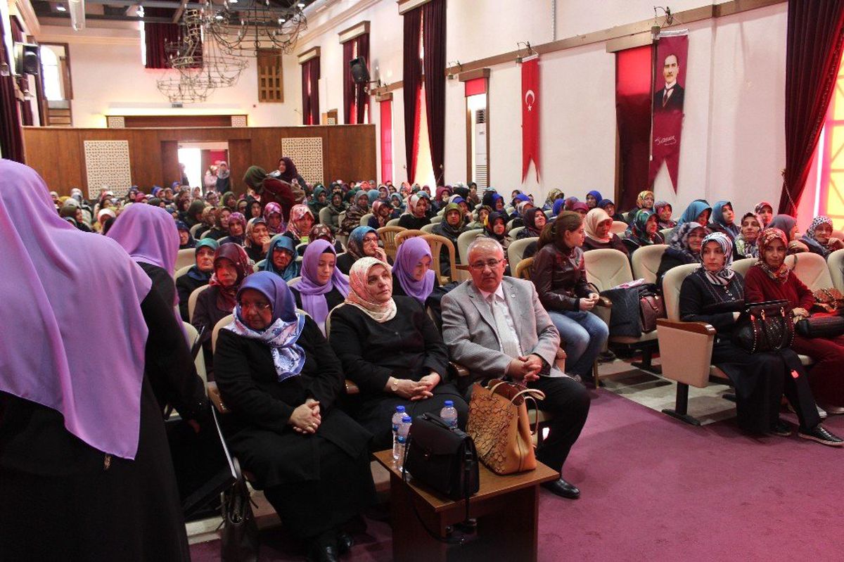Müftülük Aileyi Koruyan Değerleri Anlattı