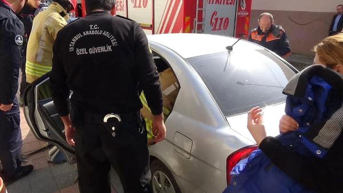 Otomobilde Mahsur Kalan Pelin Bebeği İtfaiye Kurtardı