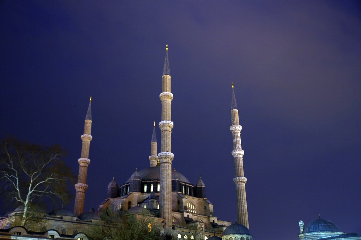 Selimiye\'nin Işıkları "Dünya Saati" İçin Kapandı