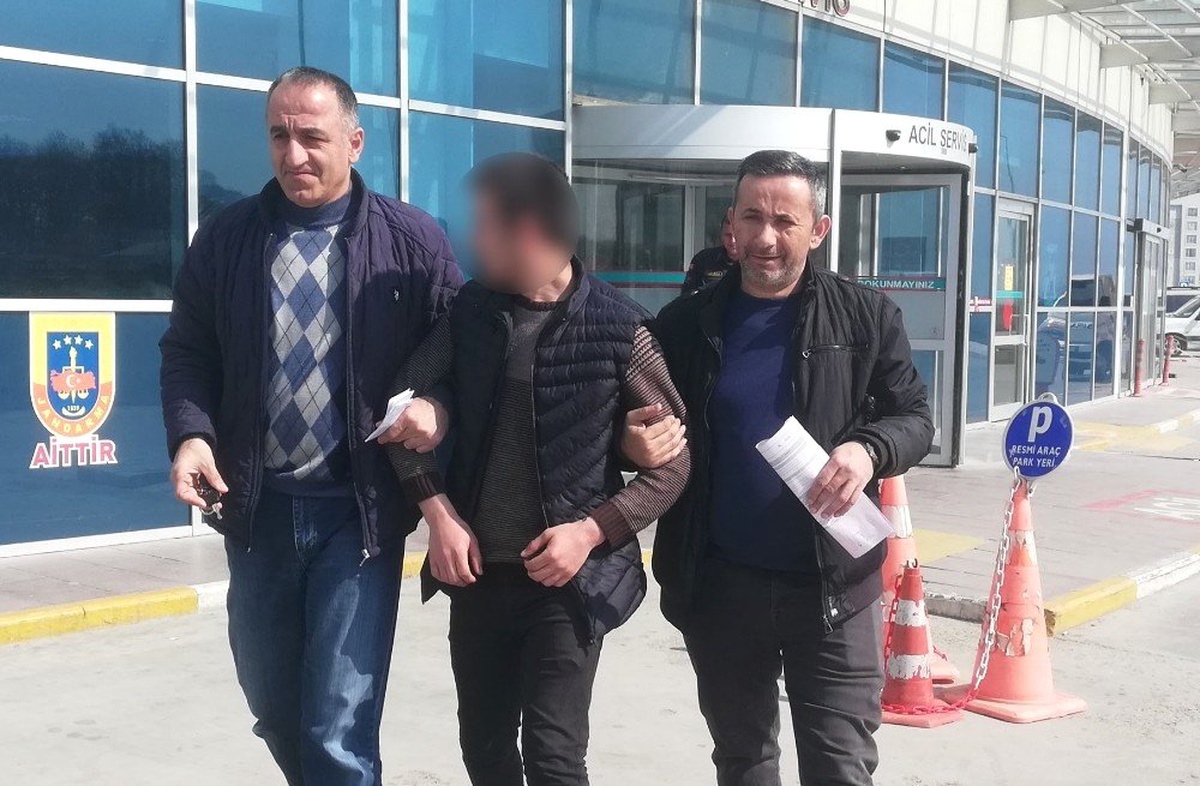 Sınava Kurşun Kalem Yerine Tabanca Kurşunuyla Geldi