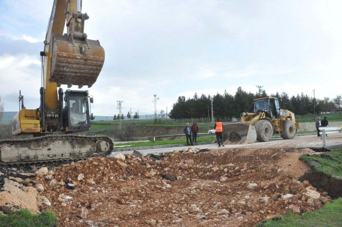 Uluslararası Yolda Obruk Oluştu