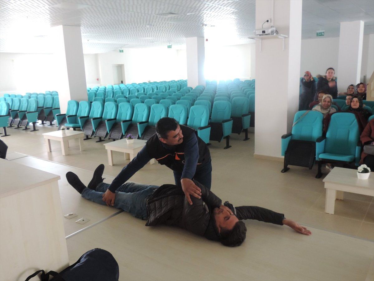 Üniversite Öğrencilerine İlk Yardım ve Afet Bilinci Eğitimi