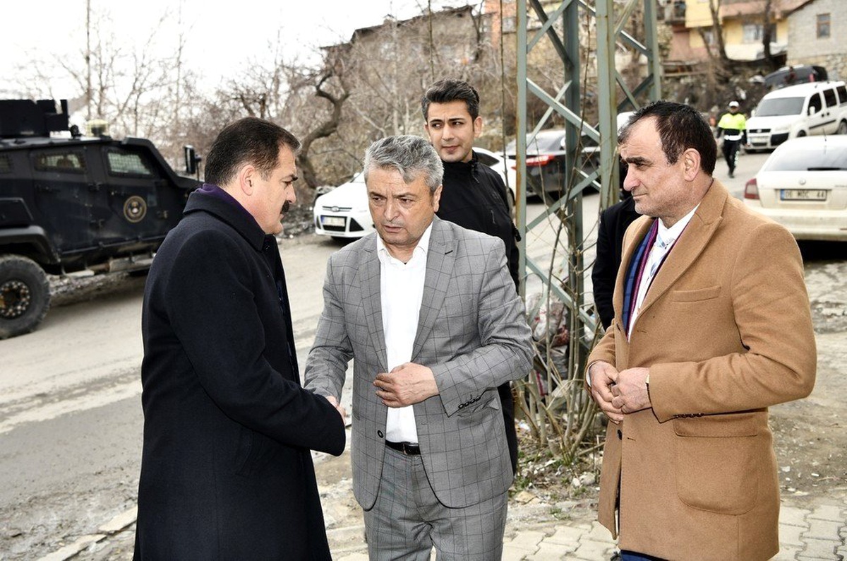 Vali Akbıyık\'tan Taş Ailesine Taziye Ziyareti