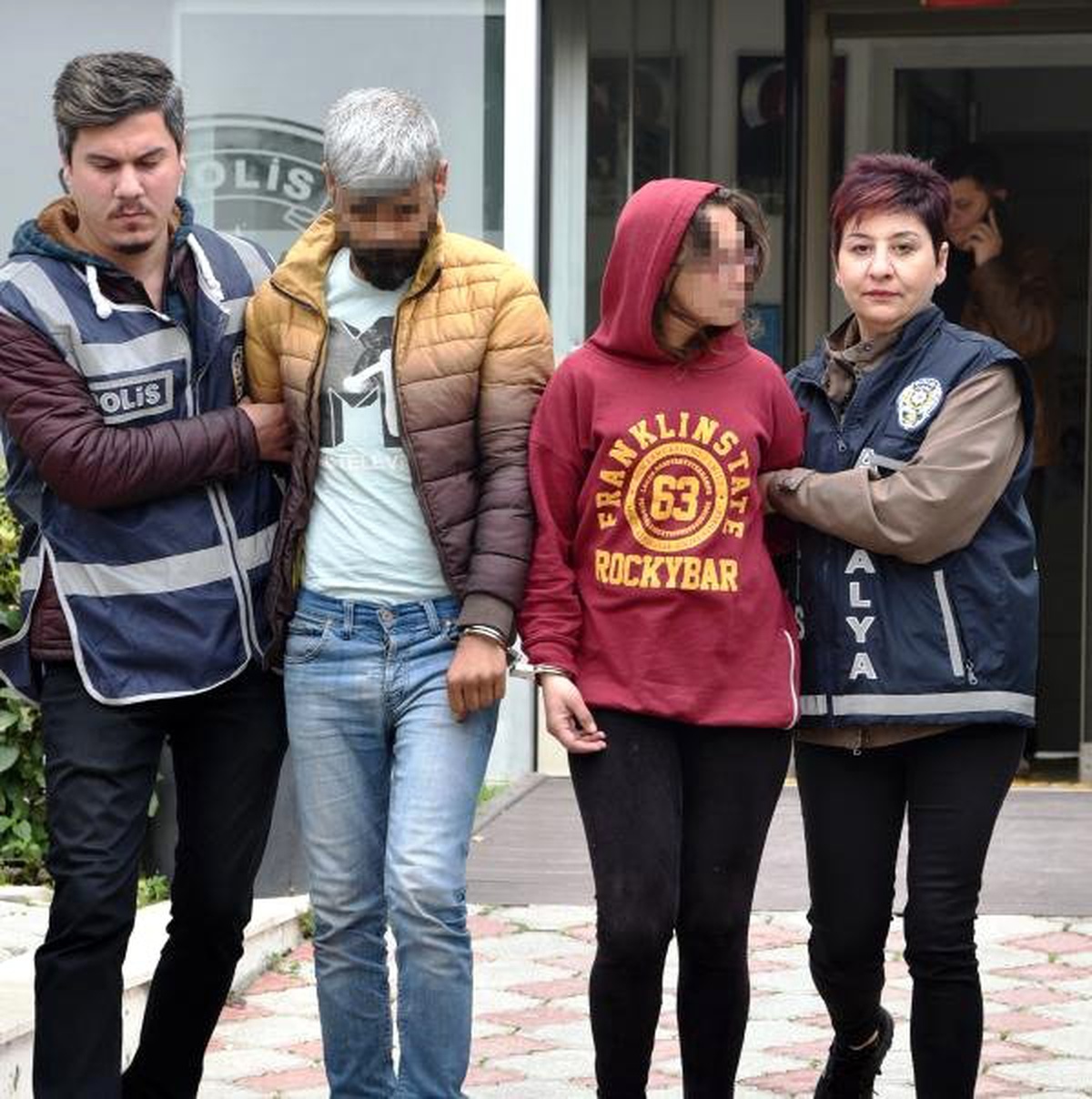Yaşlı Kadının Kolye ve Küpesini Gasbeden Sevgililer Yakalandı