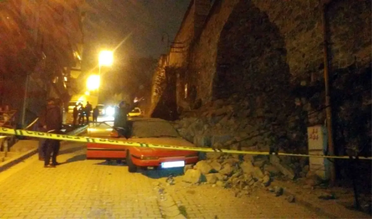 Yıldız Parkı\'nın Duvarında Çökme Meydana Geldi