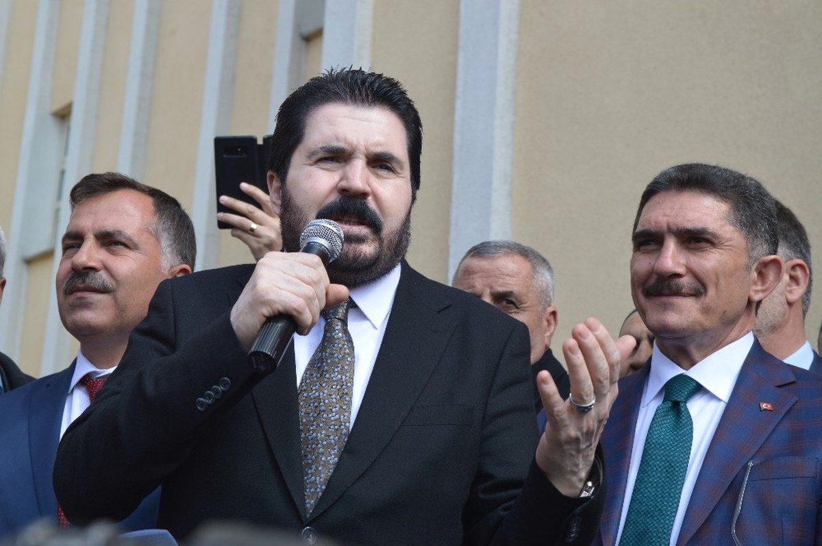 Ağrı Belediye Başkanı Sayan: "Mahallenizde Çalışan Gariban Çöpçülere Kızmayın, Gelin Bana Kızın"