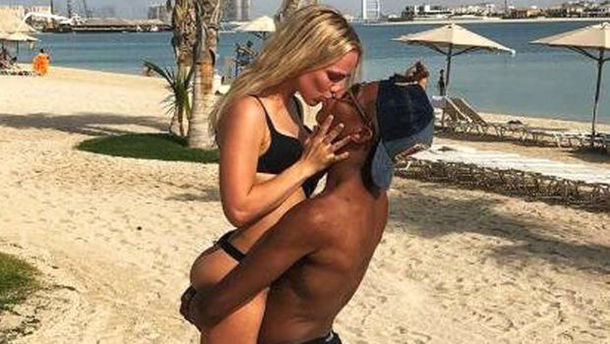 Ajaxlı Golcü Dm\'den Tek Mesajla Alman Modeli Kaptı!