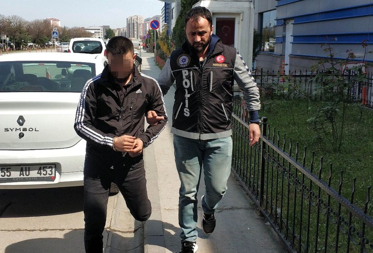 Aracında 9.5 Kilo Esrarla Yakalandı
