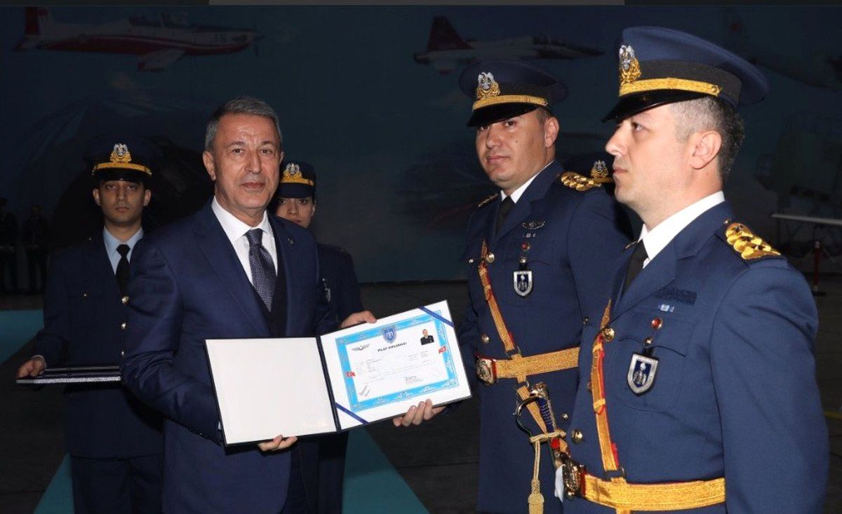 Bakan Akar\'dan Pençe Operasyonu Yorumu: "Operasyon Terör Örgütüne Büyük Bir Darbe Vurdu"
